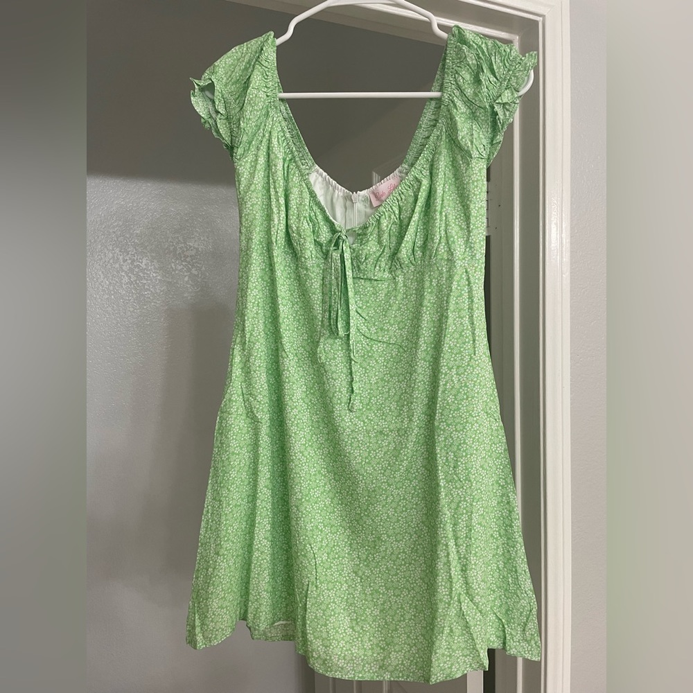 Daises, green floral dress